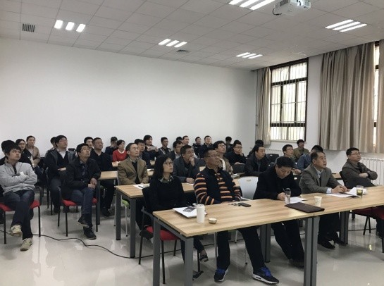 h漫
组织新进教师进行首聘期满述职汇报